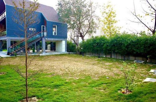 Noida Villa | Blue Cabin by 8MH - Boutique Nature Retreat