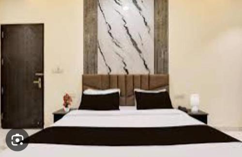 Amritsar Hotel | Hotel shailesh golden Temple with lift