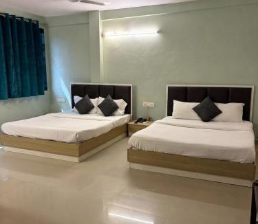 Bhowanipore Hotel | FabHotel Metro Stay