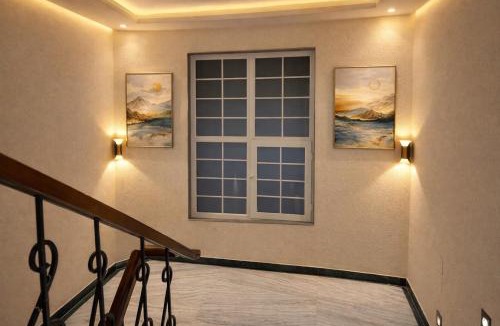 Mahmoorganj Hotel | The Hotel Atlantes Suites Of Signature StayZ Near Vishwanath Mandir Rathyatra