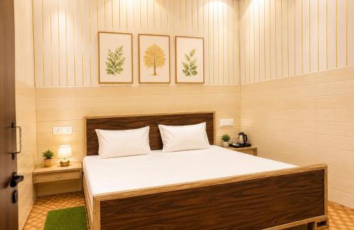 Ayodhya House | Usha Atithi Niwas Near By Jain Mandir Walking Distance Shree Ram Mandir 150mtr NON AC Rooms Available