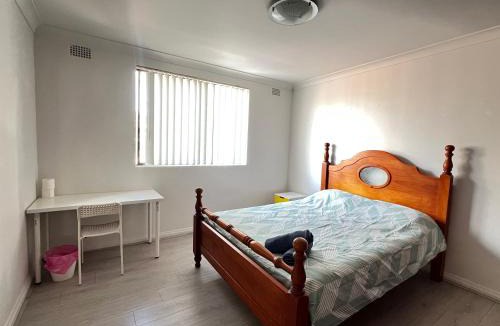 Croydon House | Cozy Queen Room in Croydon - Train Station - CP2