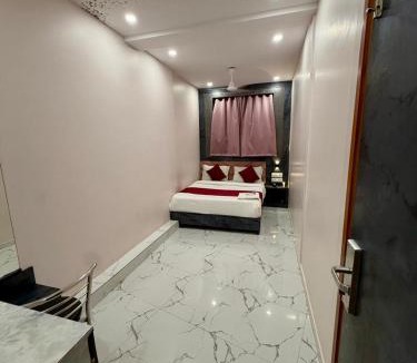 Malad East Hotel | Hotel Classy Comfort Business Family Hotel