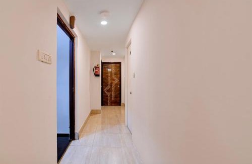 New Town Hotel | Super Collection O Newtown Bus Stand Formerly The Executive Suites