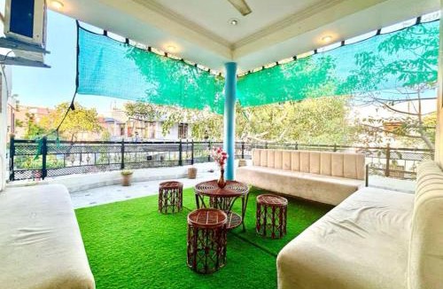 Civil Lines Apartment | Teal Elegance 1BHK Suite, Civil Lines