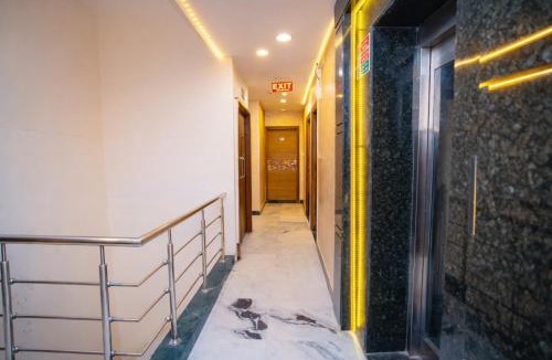 Paharganj Hotel | Hotel Golden Oasis - 5 Minute Walk from New Delhi Railway Station