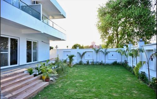 Varanasi Villa | Kaashi Flora Whitehouse-9BHK
