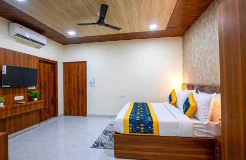 Noida Hotel | Aarchh Royale