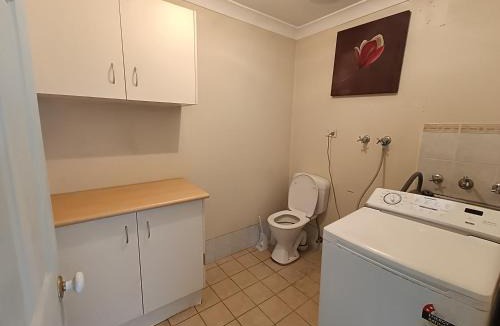 Greystanes House | Budget Queen Room in Shared House - 49a3