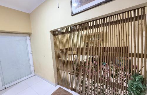 Hauz Khas Village House | Staylo Suites Edit