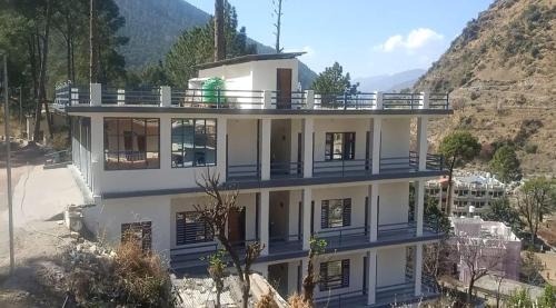 Rajgarhi Hotel | Hotel Aashvi palace and restaurant