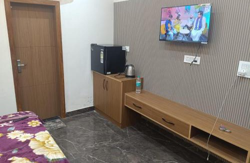 Vrindavan House | Shri Radha Rani guest house