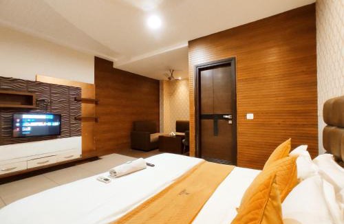 Ludhiana Hotel | HOTEL THE EMBLEM - A Premium Hotel In Heart of City By Crown Group