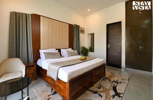 Amer Villa | StayVista at The Farm 15 with Pool, Lawn & Scenic View near NIMS & Amity University Jaipur