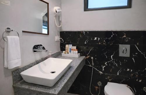 Mahipalpur Extension Hotel | Apple Park - Comfortable Stay Near Delhi Airport, Mahipalpur