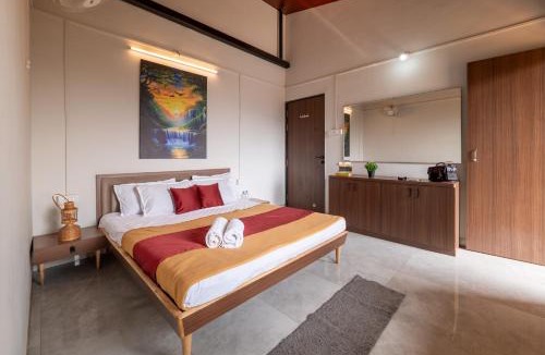 Ambavna House | CosmicStays Birdsong Cottage Hilltop Lakeview Stay