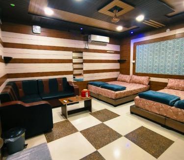 Jaora Hotel | Chirag Guest House