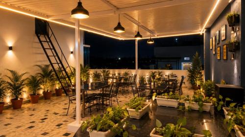 Gopalbari Hotel | Hotel Pulse Inn- Near Jaipur Railway Station