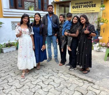 Srinagar House | Golden Mud