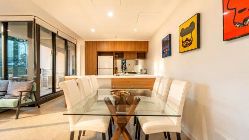 North Ryde Apartment | North Ryde 2BR Study, Metro, Parking, Pool