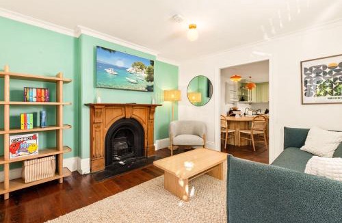 Glebe Apartment | Charming Glebe Retreat Near Fish Market for 6