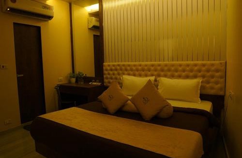 Kismat Nagar Hotel | Hotel Royce By Glitz-Nxt to Visa Consulate & Kurla Station