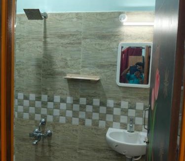 Thirunallar Hotel | Malar Residency