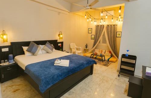 Banjara Hills Apartment | The Hidden Gem - Modern 1BHK with Indoor Canopy, Smart TV, WiFi and AC