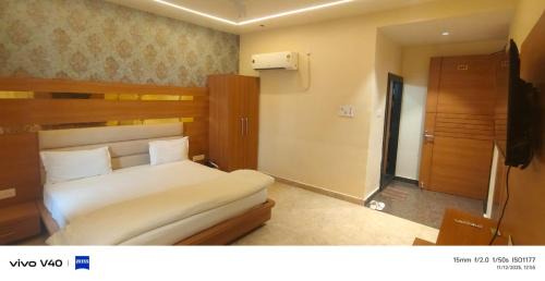 Orai Hotel | shri laxmi inn hotel & restaurant