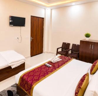 Vrindavan Hotel | Premium Radhe Dham Hotel & Restaurant - Fully AC - Only 5 Min Drive to Prem Mandir, Newly Build