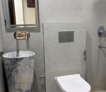 Sector 27 Hotel | PLAY HOTEL BUDHA TOWER sector 18 metro