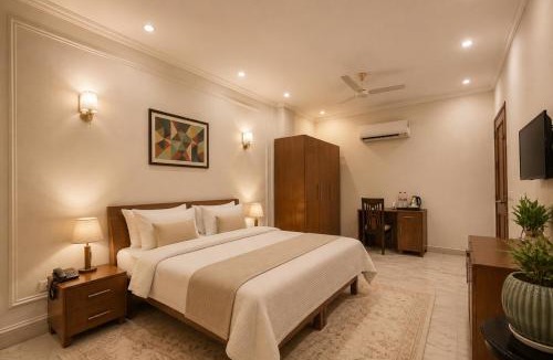Gurugram Hotel | Hotel Heaven Silk 108, Near Galleria Market & Phase I Metro