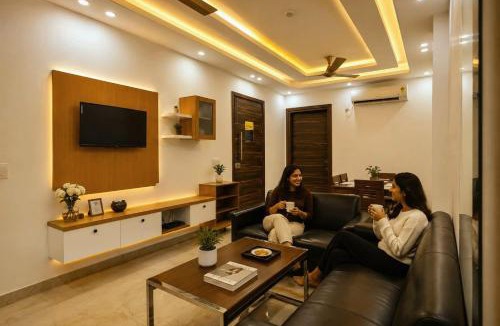 DLF Phase 5 Apartment | Lime Tree Two BHK Service Apartment Golf Course Road Gurgaon