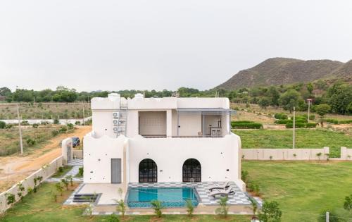 Jamwa Ramgarh Villa | Belvedere Villa 4-BHK Villa With Pool, Garden & Bar