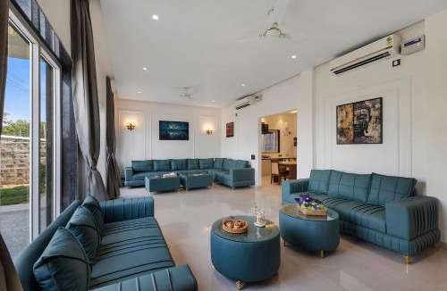 Taoru Villa | ELIVAAS Signature JP Farmstay 5-BHK Retreat with Kids' Room, Bar Area & Sit-out