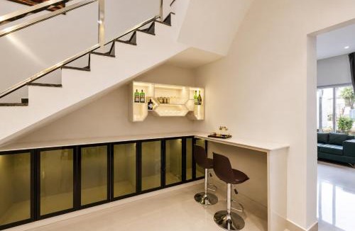 Taoru Villa | ELIVAAS Signature JP Farmstay 5-BHK Retreat with Kids' Room, Bar Area & Sit-out