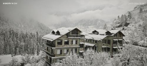 Jagatsukh Hotel | Manali Se - Your Home in the Pines