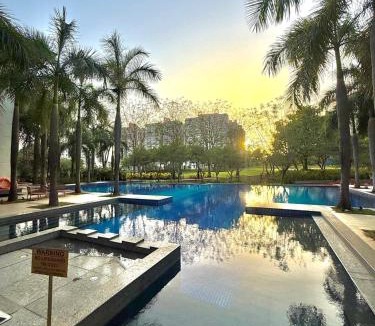 Kadadhe Apartment | Luxury Boho Stay, Sunset Balcony, Lodha Belmondo