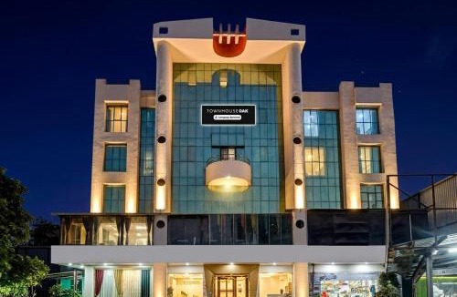 Clover Park Hotel | Super Townhouse Oak Viman Nagar Downtown Formerly Hotel Cilantro