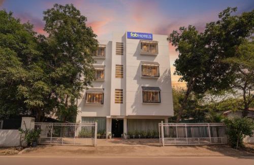 Mundhwa House | FabHotel ANS KP