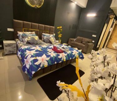 Greater Noida Apartment | Lavish Studio Room - Gaur City Center