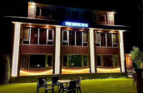 Laripora Hotel | The River Edge