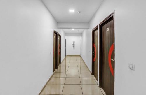 Delhi Hotel | Hotel O By OYO kings court