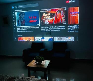 New Delhi Apartment | Qutub cinema loft with bathtub