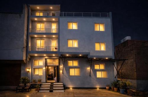 Vrindavan Apartment | H0TEL PARBU KIRPAA Near Premanand Ji Maharaj Mandir Vrindavan