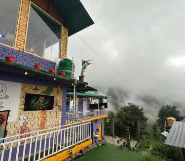 Gunehr Hotel | Backpacker Storey