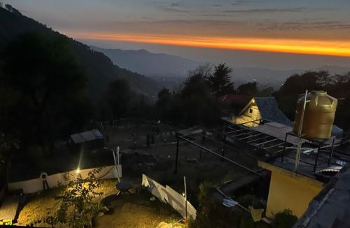 Gunehr Hotel | Backpacker Storey
