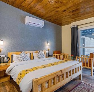 Bhimtal Hotel | By the Lakeside
