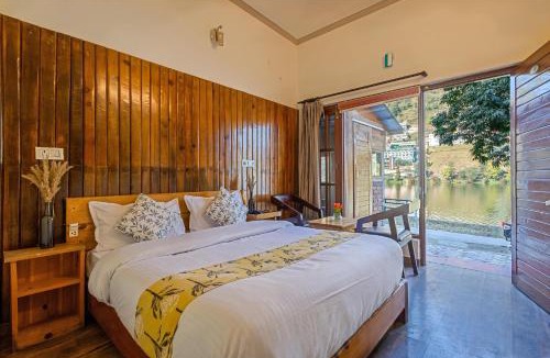 Bhimtal Hotel | By the Lakeside