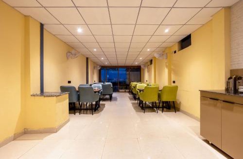 Udyog Vihar Hotel | MAXX Elite